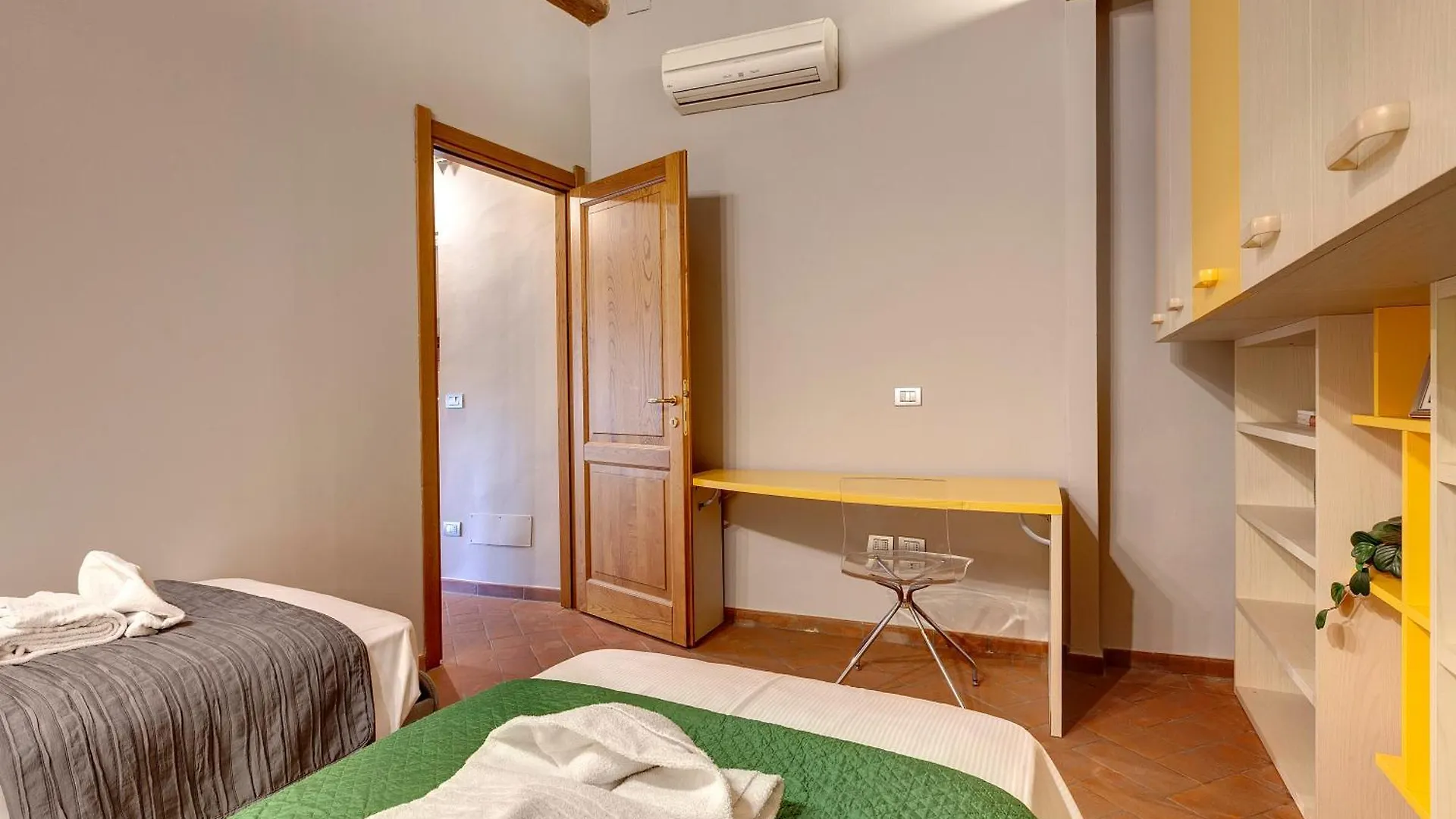 Magazzini Apartment By Mamo Florens Italien