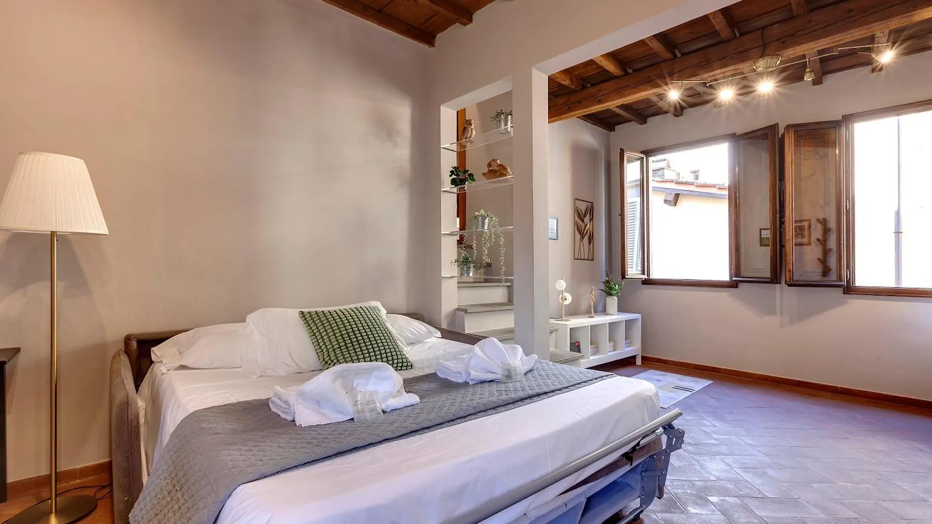 Magazzini Apartment By Mamo Florence