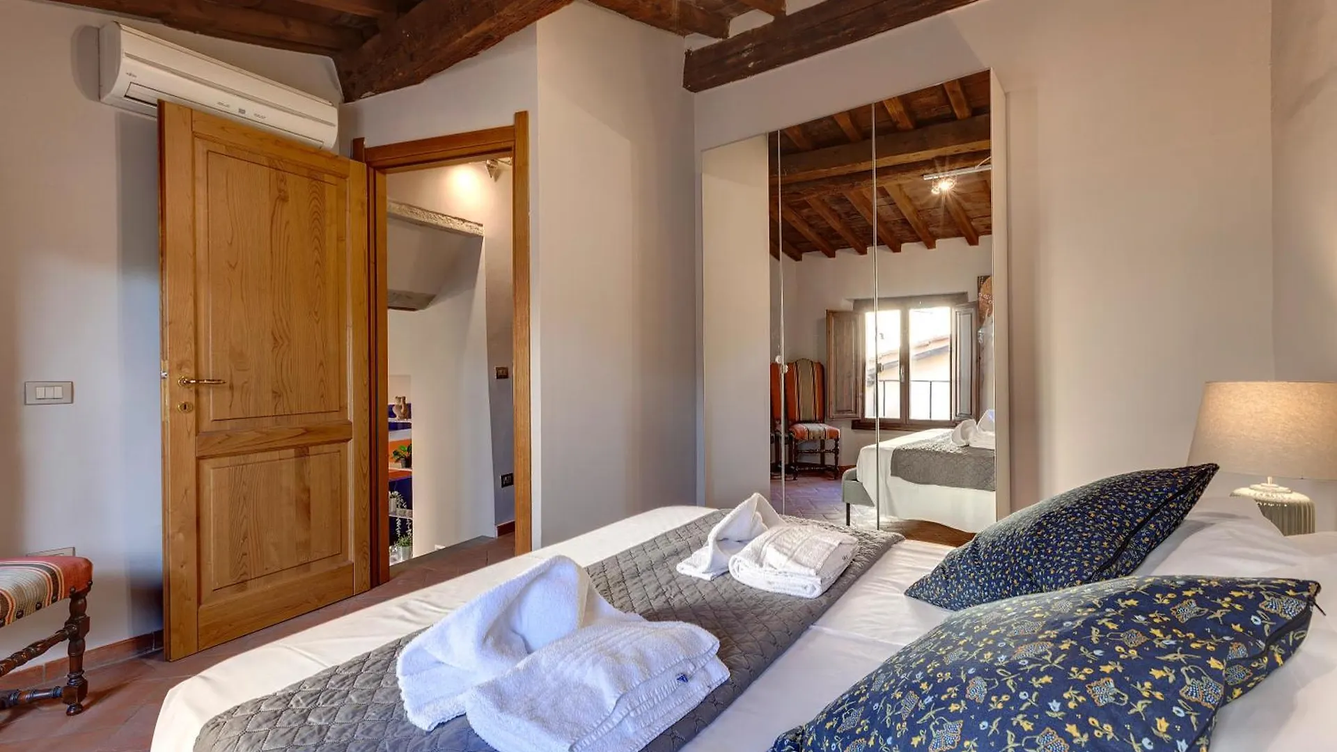 Magazzini Apartment By Mamo Florence